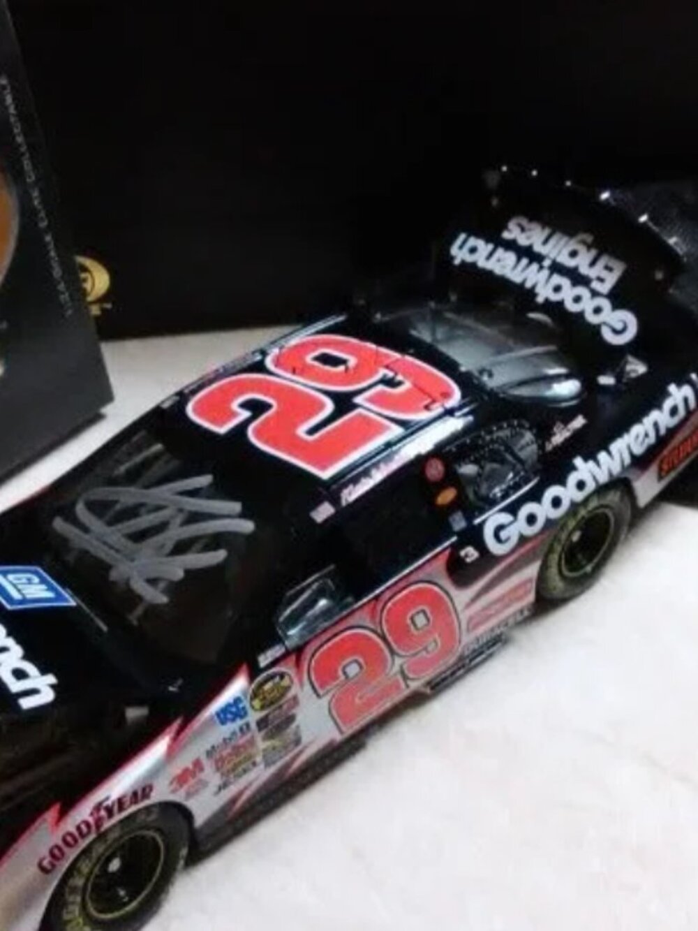 2005 Kevin Harvick #29 Goodwrench 1:24 signature ? - signed ? -NO BUNDLES PLEASE